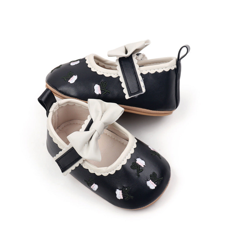 Sapatinhos de bebé Mary Jane com bordado floral