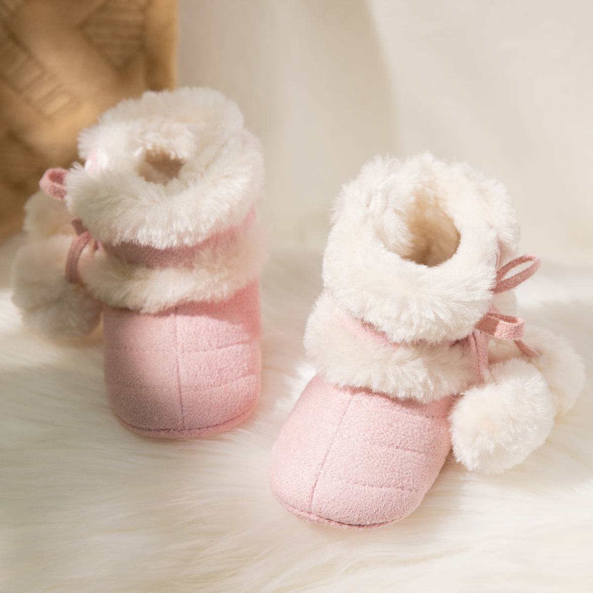 Botas de peluche infantis quentes para o inverno ao ar livre com bola de lã
