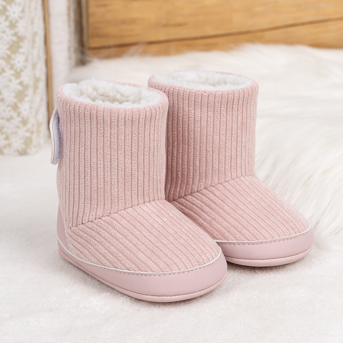 Botas de bebé com pelo sintético canelado