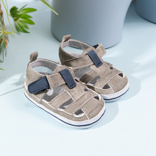 Sapatos de lona com sola de borracha para menino