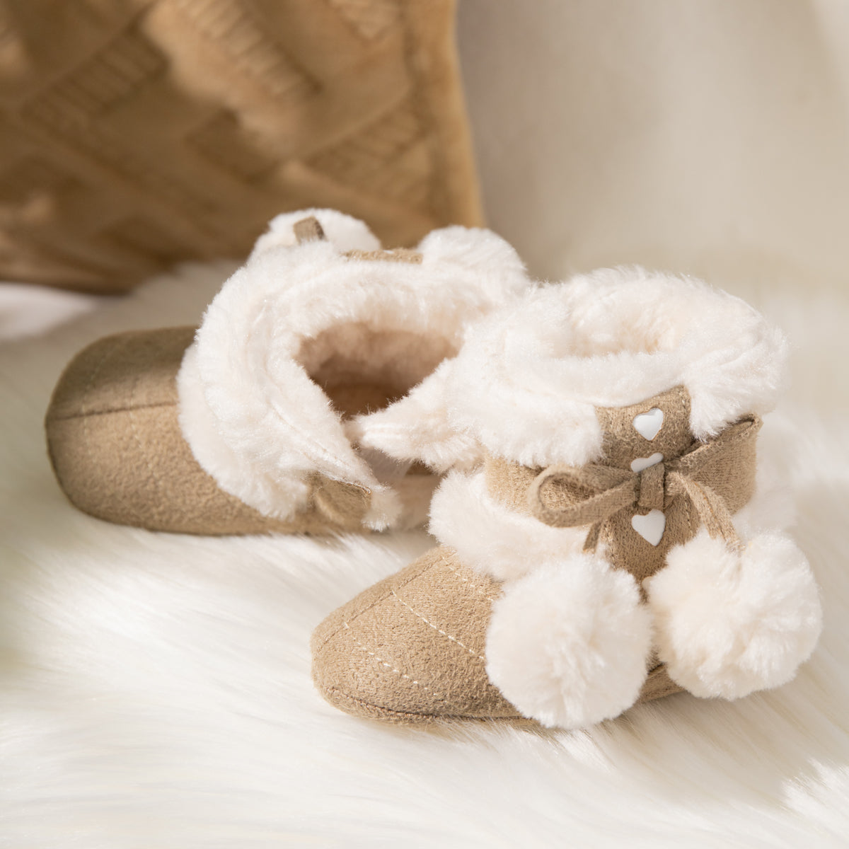 Botas de peluche infantis quentes para o inverno ao ar livre com bola de lã