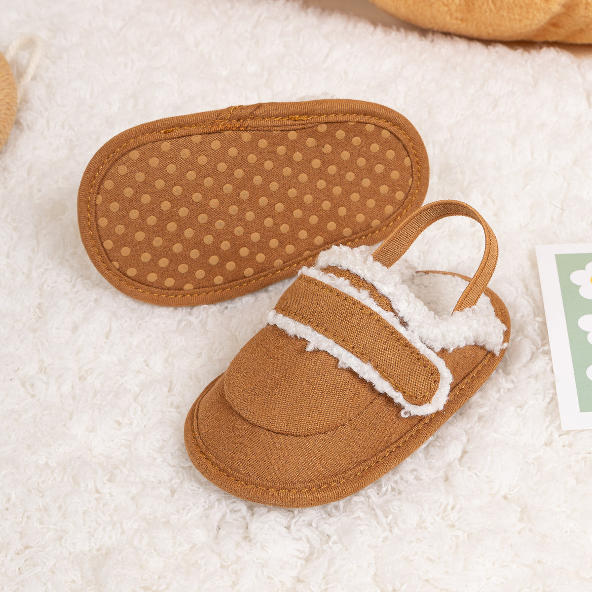 Pantufas de bebé com acabamento em pele sintética