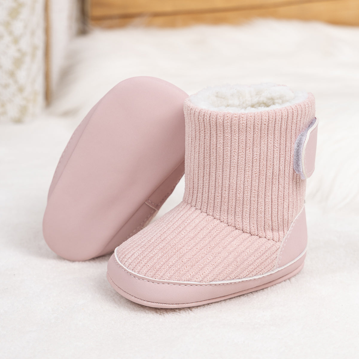 Botas de bebé com pelo sintético canelado