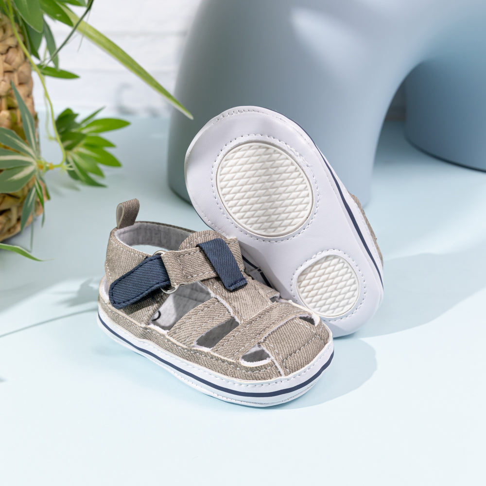 Sapatos de lona com sola de borracha para menino