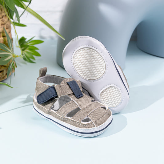 Sapatos de lona com sola de borracha para menino