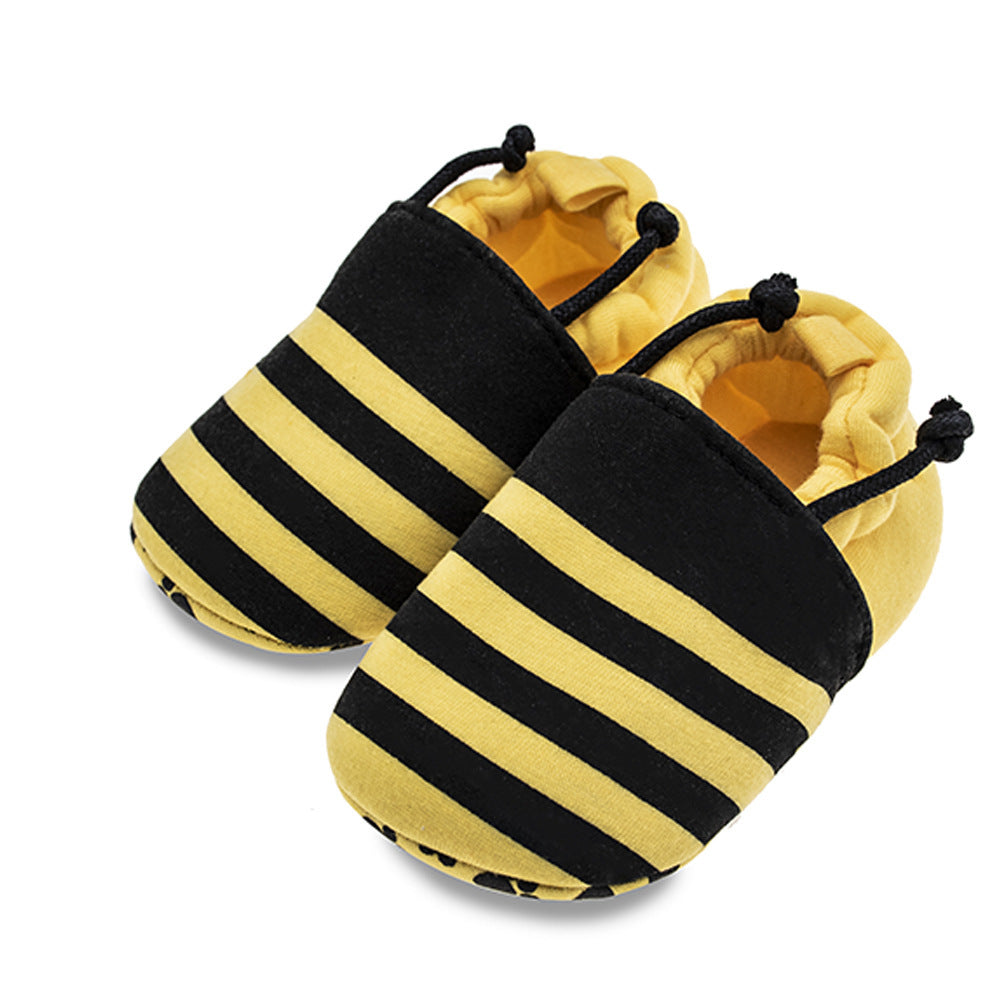 Pantufas de bebé em pele sintética com pompom