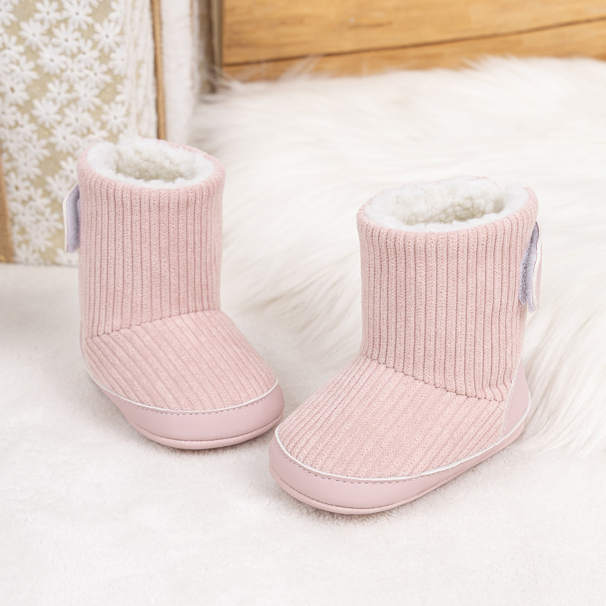 Botas de bebé com pelo sintético canelado