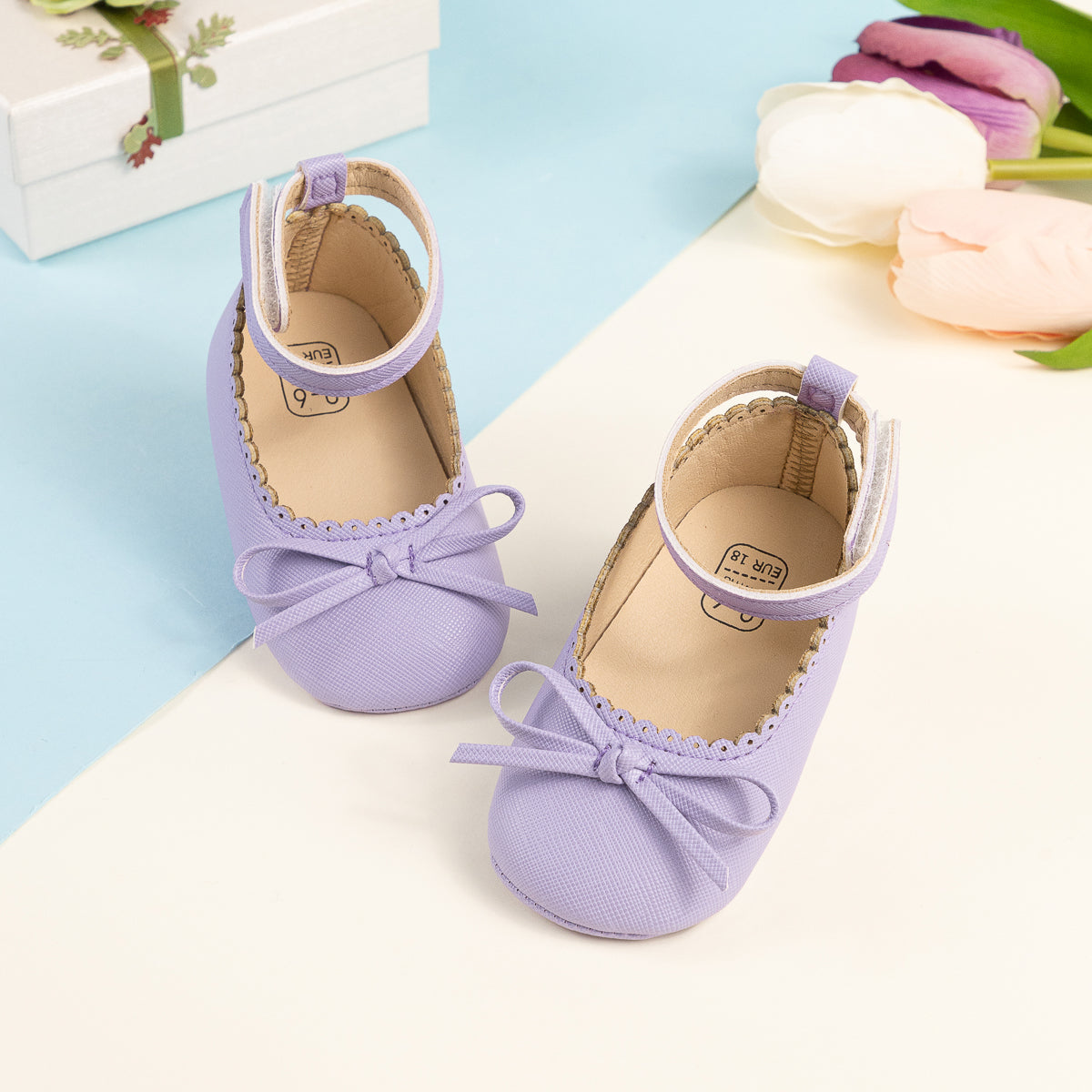 Lindos sapatos de bebé com detalhe de laço