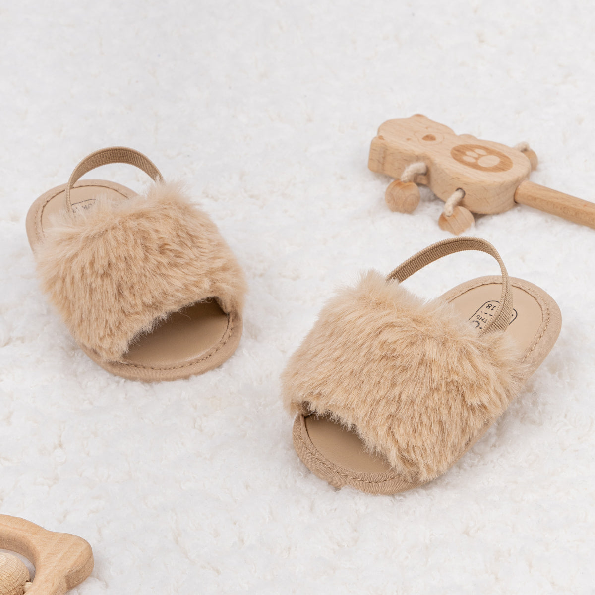 Pantufas de bebé de pele sintética macia