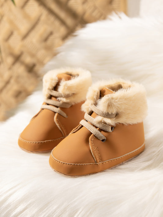 Pantufas de bebé em pele sintética com detalhe de laço