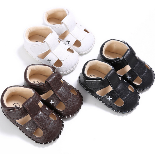 Sandálias clássicas de sola macia para bebé – conforto e estilo