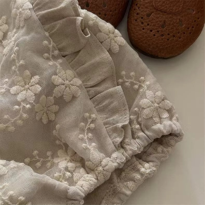 Macacão de verão com flores em renda 🌸 – Macacão sem mangas para menina