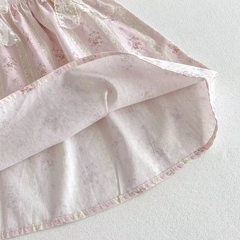 Vestido floral vintage rosa com fita de cabelo a condizer