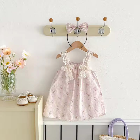 Vestido floral vintage rosa com fita de cabelo a condizer