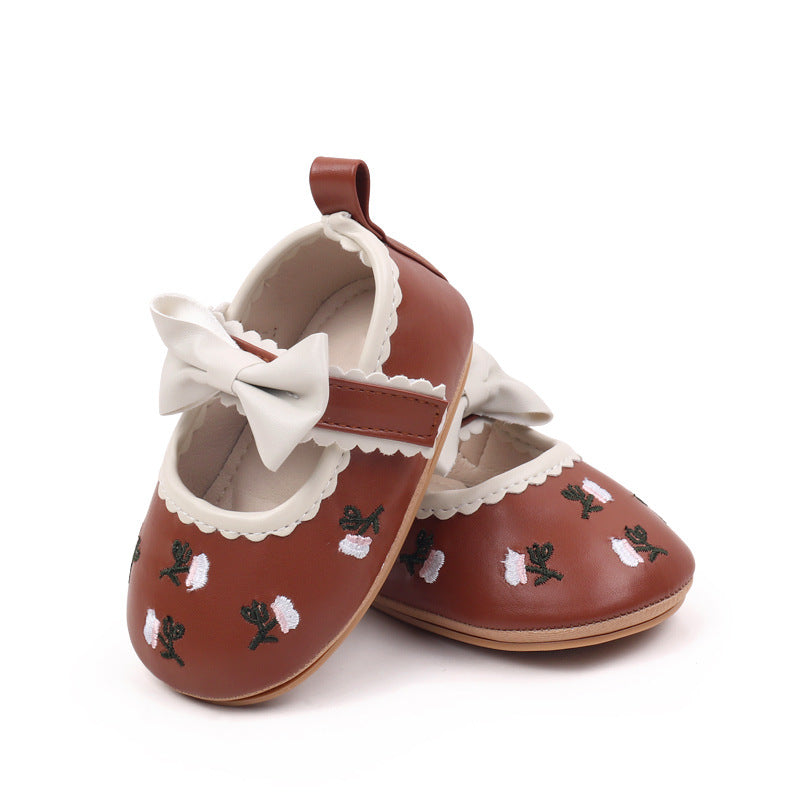 Sapatinhos de bebé Mary Jane com bordado floral