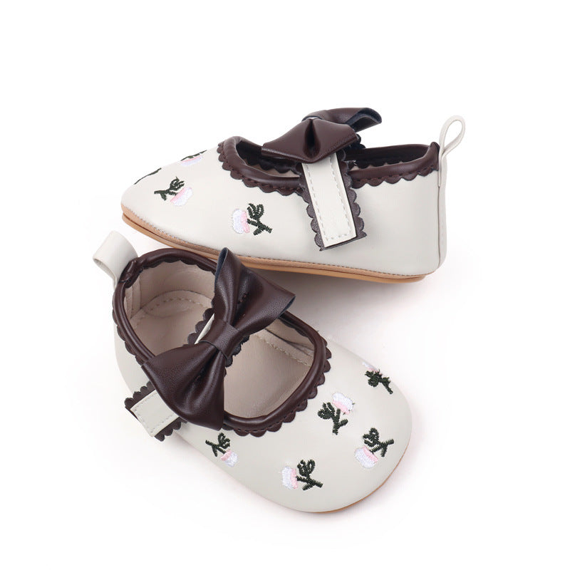 Sapatinhos de bebé Mary Jane com bordado floral
